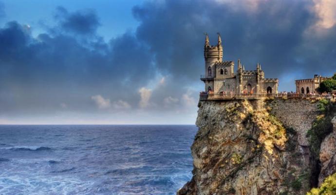Swallow's Nest in Crimea: what is it and where is it located