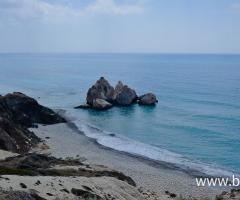 Кипр: бухта Афродиты (Камень Афродиты) Описание пляжа Петра Ту Ромиу